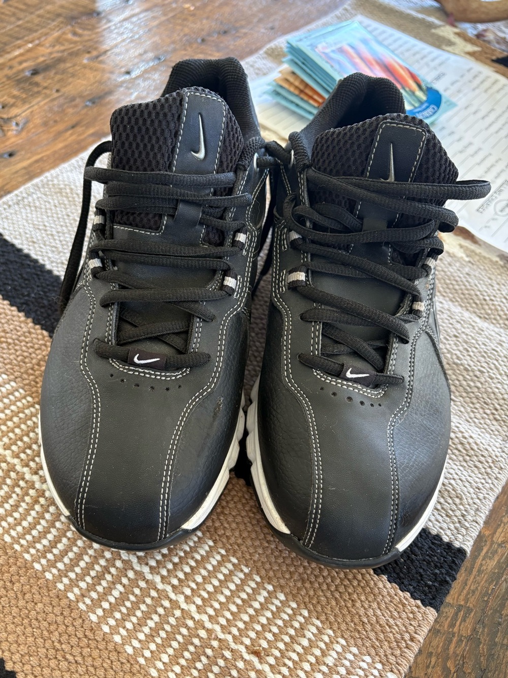 Woman’s Nike Golf Shoes - Picture 2 of 5